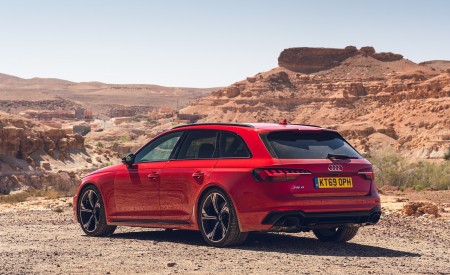 2020 Audi RS 4 Avant (UK-Spec) Rear Three-Quarter Wallpapers 450x275 (58)