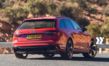 2020 Audi RS 4 Avant (UK-Spec) Rear Three-Quarter Wallpapers 450x275 (37)
