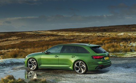 2020 Audi RS 4 Avant (UK-Spec) Rear Three-Quarter Wallpapers 450x275 (107)