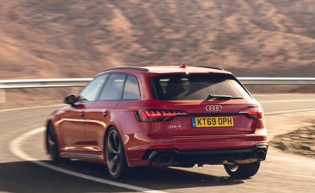 2020 Audi RS 4 Avant (UK-Spec) Rear Three-Quarter Wallpapers 450x275 (51)