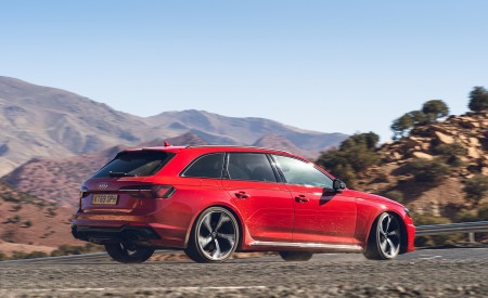 2020 Audi RS 4 Avant (UK-Spec) Rear Three-Quarter Wallpapers 450x275 (30)