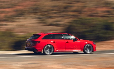 2020 Audi RS 4 Avant (UK-Spec) Rear Three-Quarter Wallpapers 450x275 (20)