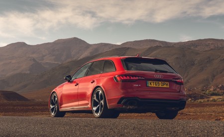 2020 Audi RS 4 Avant (UK-Spec) Rear Three-Quarter Wallpapers 450x275 (9)