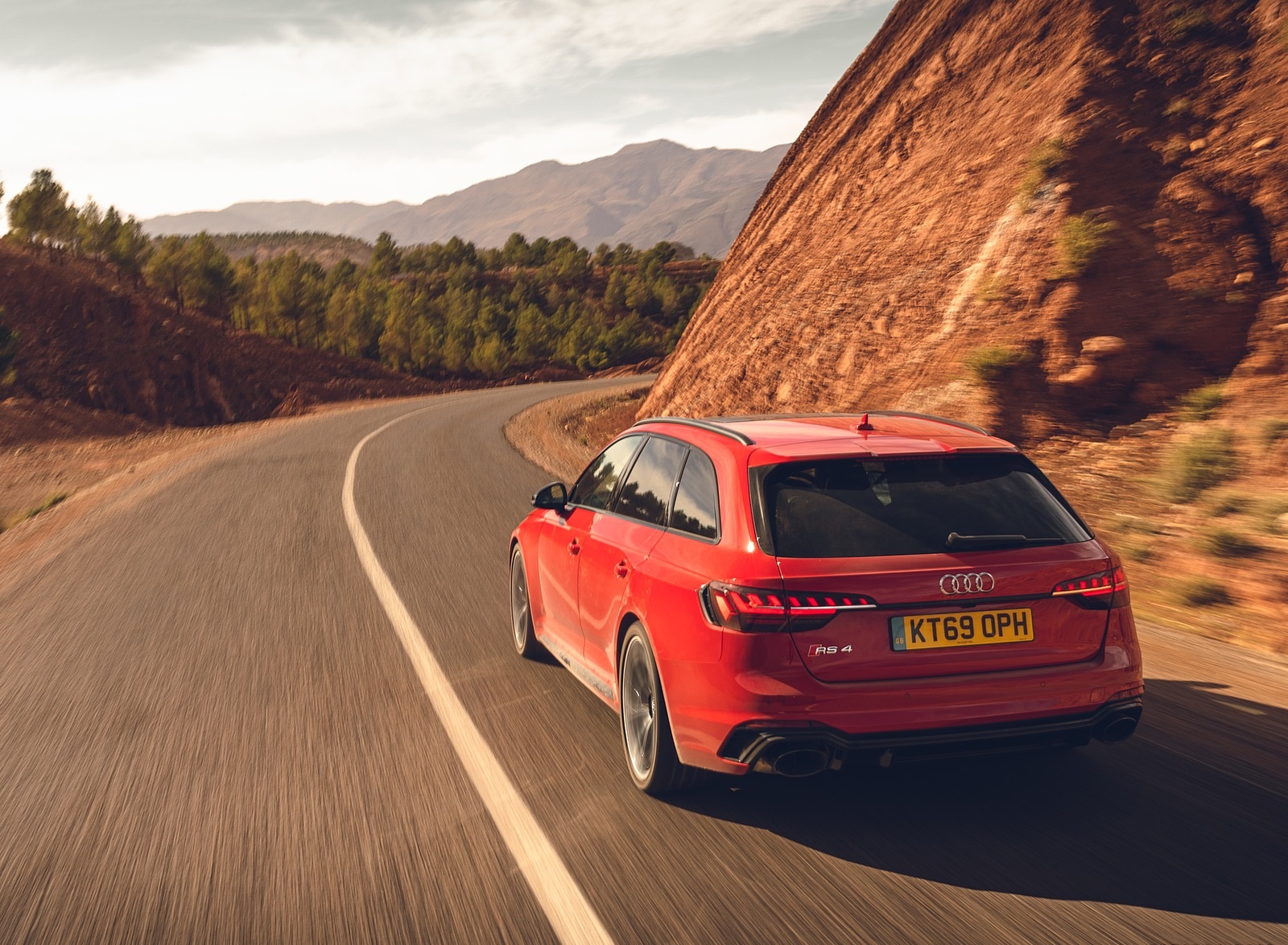 2020 Audi RS 4 Avant (UK-Spec) Rear Wallpapers (10)
