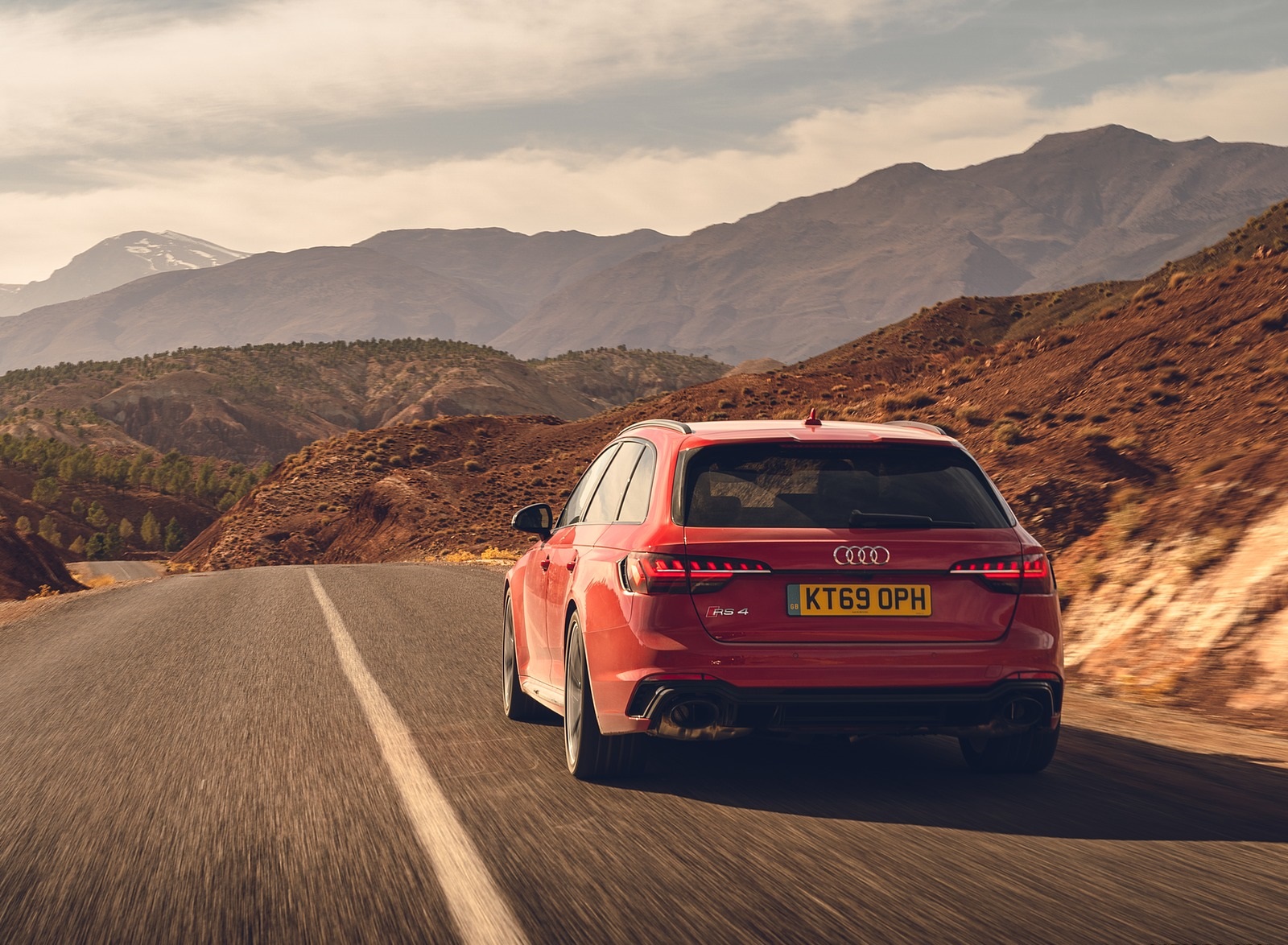 2020 Audi RS 4 Avant (UK-Spec) Rear Wallpapers (14)