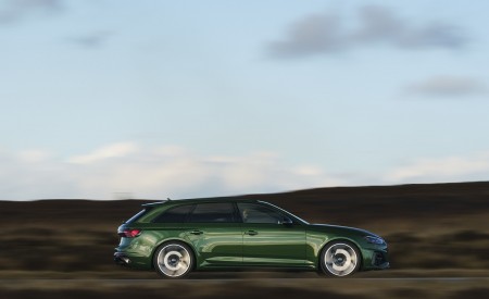2020 Audi RS 4 Avant (UK-Spec) Side Wallpapers 450x275 (104)
