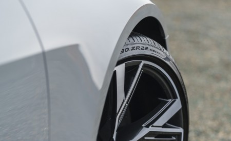 2020 Audi RS 6 Avant (UK-Spec) Detail Wallpapers 450x275 (89)