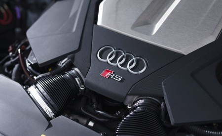 2020 Audi RS 6 Avant (UK-Spec) Engine Wallpapers 450x275 (107)