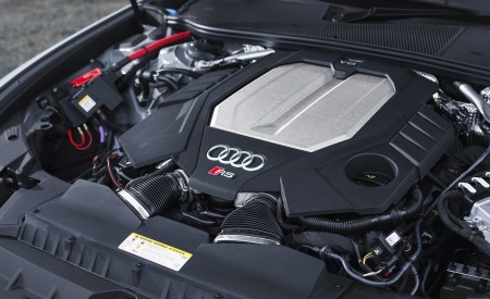 2020 Audi RS 6 Avant (UK-Spec) Engine Wallpapers 450x275 (105)