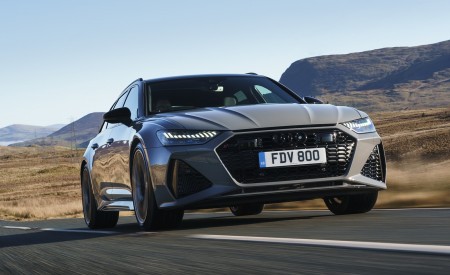 2020 Audi RS 6 Avant (UK-Spec) Front Three-Quarter Wallpapers 450x275 (3)