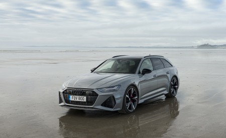 2020 Audi RS 6 Avant (UK-Spec) Front Three-Quarter Wallpapers 450x275 (54)