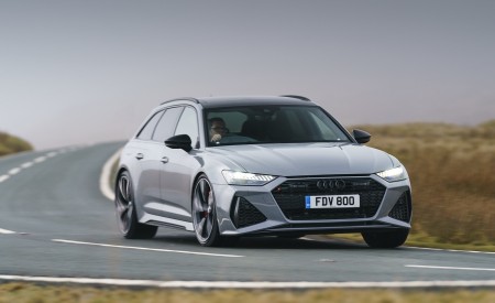 2020 Audi RS 6 Avant (UK-Spec) Front Three-Quarter Wallpapers 450x275 (25)