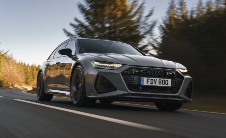 2020 Audi RS 6 Avant (UK-Spec) Front Three-Quarter Wallpapers 450x275 (14)
