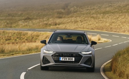 2020 Audi RS 6 Avant (UK-Spec) Front Wallpapers 450x275 (38)