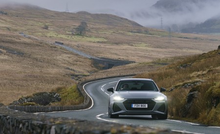 2020 Audi RS 6 Avant (UK-Spec) Front Wallpapers 450x275 (26)