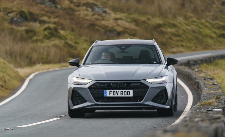 2020 Audi RS 6 Avant (UK-Spec) Front Wallpapers 450x275 (39)