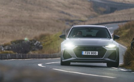 2020 Audi RS 6 Avant (UK-Spec) Front Wallpapers 450x275 (28)