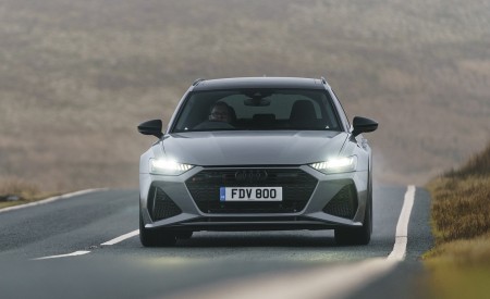 2020 Audi RS 6 Avant (UK-Spec) Front Wallpapers 450x275 (29)