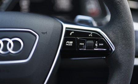 2020 Audi RS 6 Avant (UK-Spec) Interior Steering Wheel Wallpapers 450x275 (110)