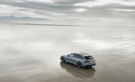 2020 Audi RS 6 Avant (UK-Spec) Rear Three-Quarter Wallpapers 450x275 (55)