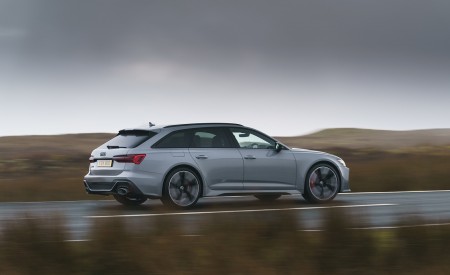 2020 Audi RS 6 Avant (UK-Spec) Rear Three-Quarter Wallpapers 450x275 (43)
