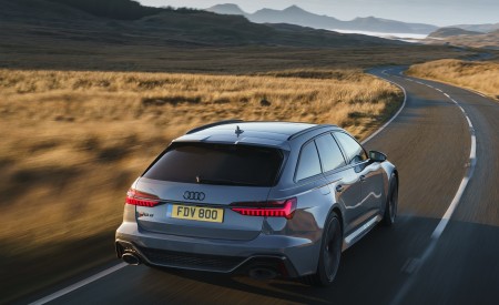 2020 Audi RS 6 Avant (UK-Spec) Rear Three-Quarter Wallpapers 450x275 (31)