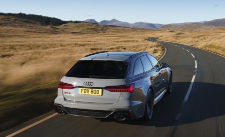 2020 Audi RS 6 Avant (UK-Spec) Rear Three-Quarter Wallpapers 450x275 (18)