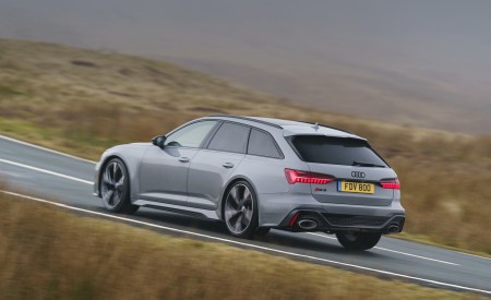 2020 Audi RS 6 Avant (UK-Spec) Rear Three-Quarter Wallpapers 450x275 (32)