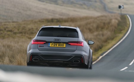 2020 Audi RS 6 Avant (UK-Spec) Rear Wallpapers 450x275 (33)