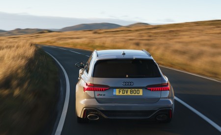 2020 Audi RS 6 Avant (UK-Spec) Rear Wallpapers 450x275 (34)