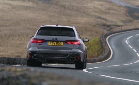2020 Audi RS 6 Avant (UK-Spec) Rear Wallpapers 450x275 (13)