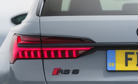 2020 Audi RS 6 Avant (UK-Spec) Tail Light Wallpapers 450x275 (99)