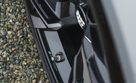 2020 Audi RS 6 Avant (UK-Spec) Wheel Wallpapers 450x275 (82)