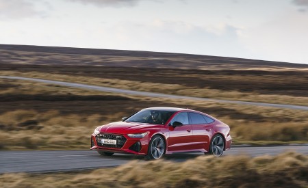 2020 Audi RS 7 Sportback (UK-Spec) Front Three-Quarter Wallpapers 450x275 (13)