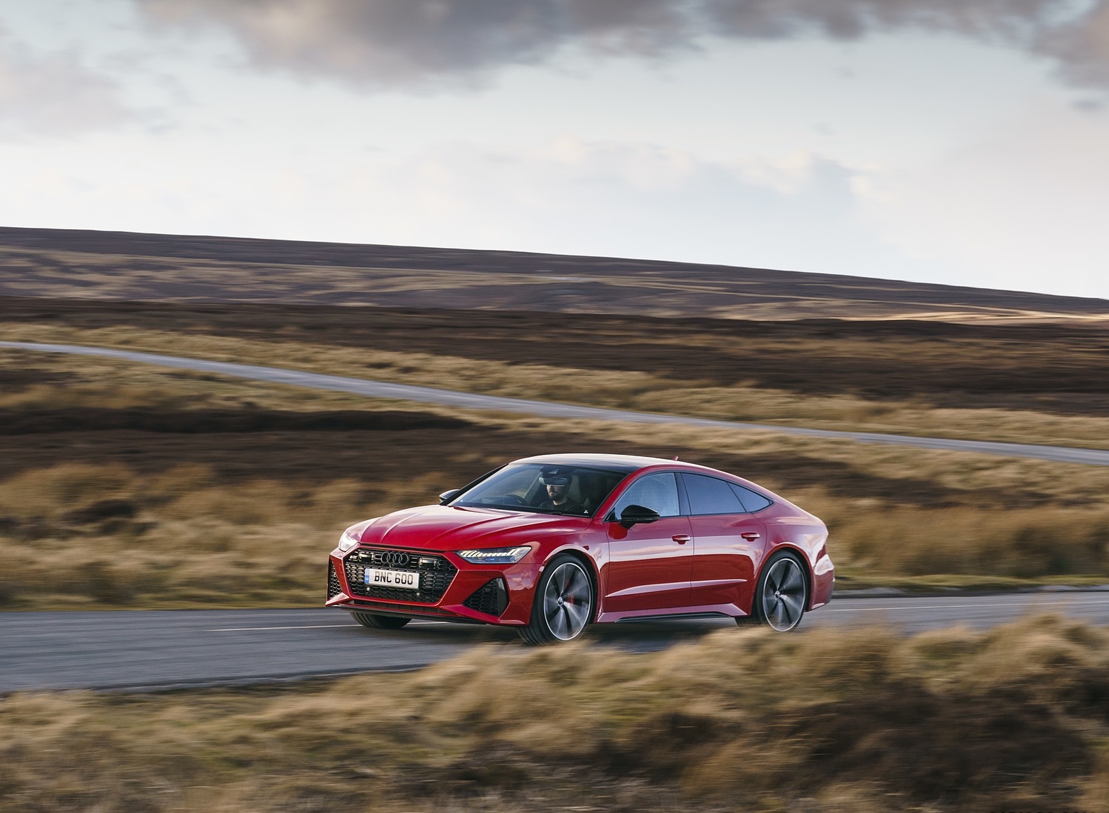 2020 Audi RS 7 Sportback (UK-Spec) Front Three-Quarter Wallpapers (13)