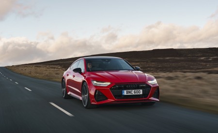 2020 Audi RS 7 Sportback (UK-Spec) Front Three-Quarter Wallpapers 450x275 (4)