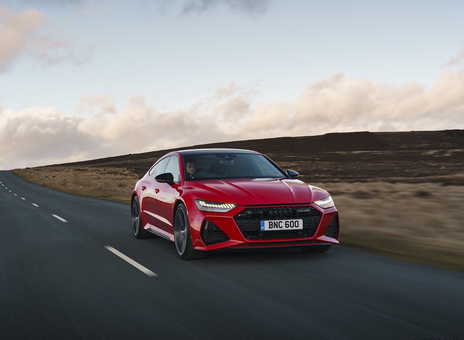 2020 Audi RS 7 Sportback (UK-Spec) Front Three-Quarter Wallpapers (4)