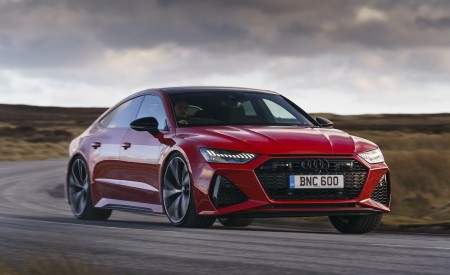 2020 Audi RS 7 Sportback (UK-Spec) Front Three-Quarter Wallpapers 450x275 (5)