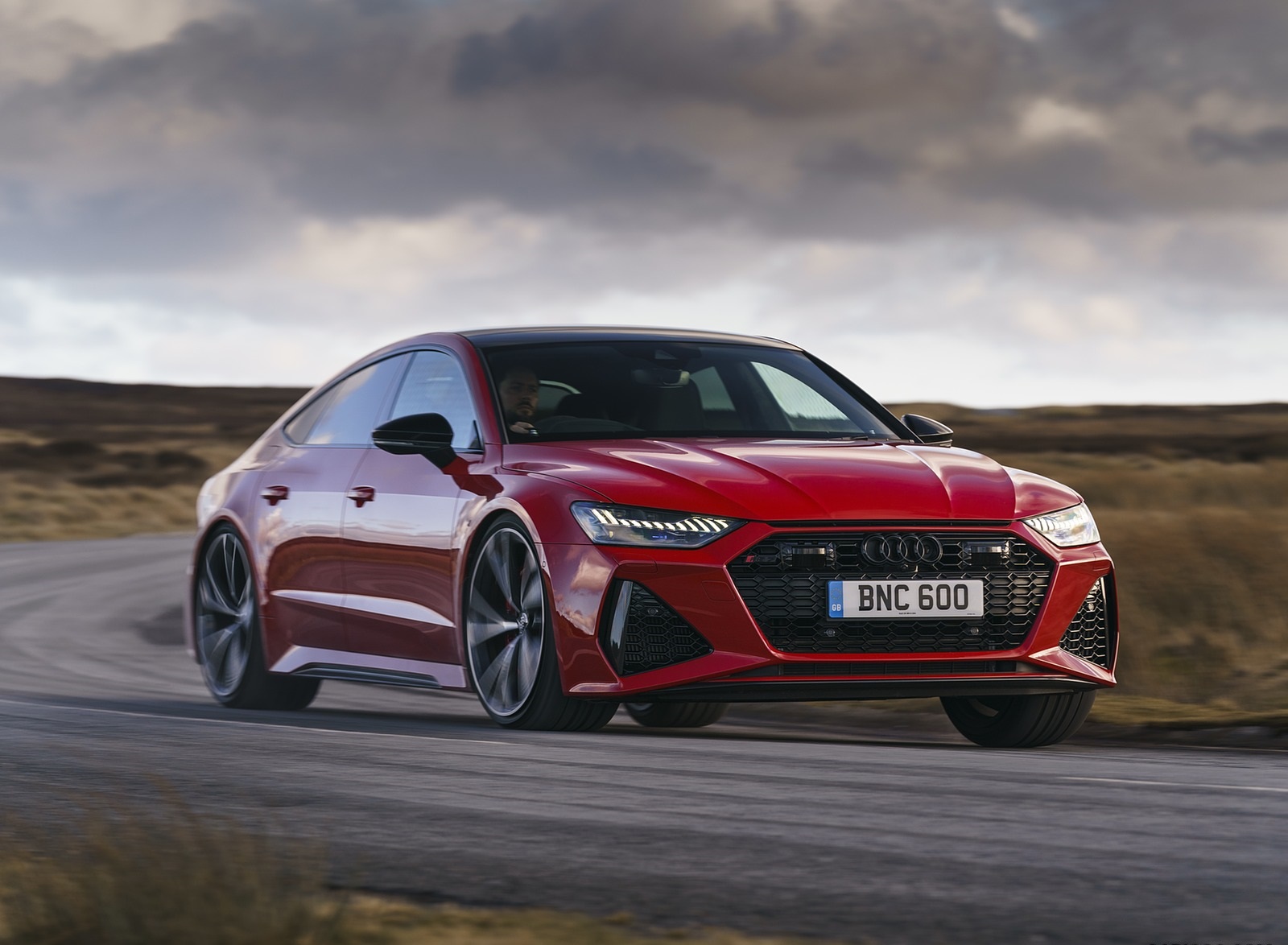 2020 Audi RS 7 Sportback (UK-Spec) Front Three-Quarter Wallpapers (5)