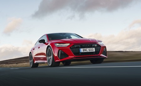 2020 Audi RS 7 Sportback (UK-Spec) Front Three-Quarter Wallpapers 450x275 (6)
