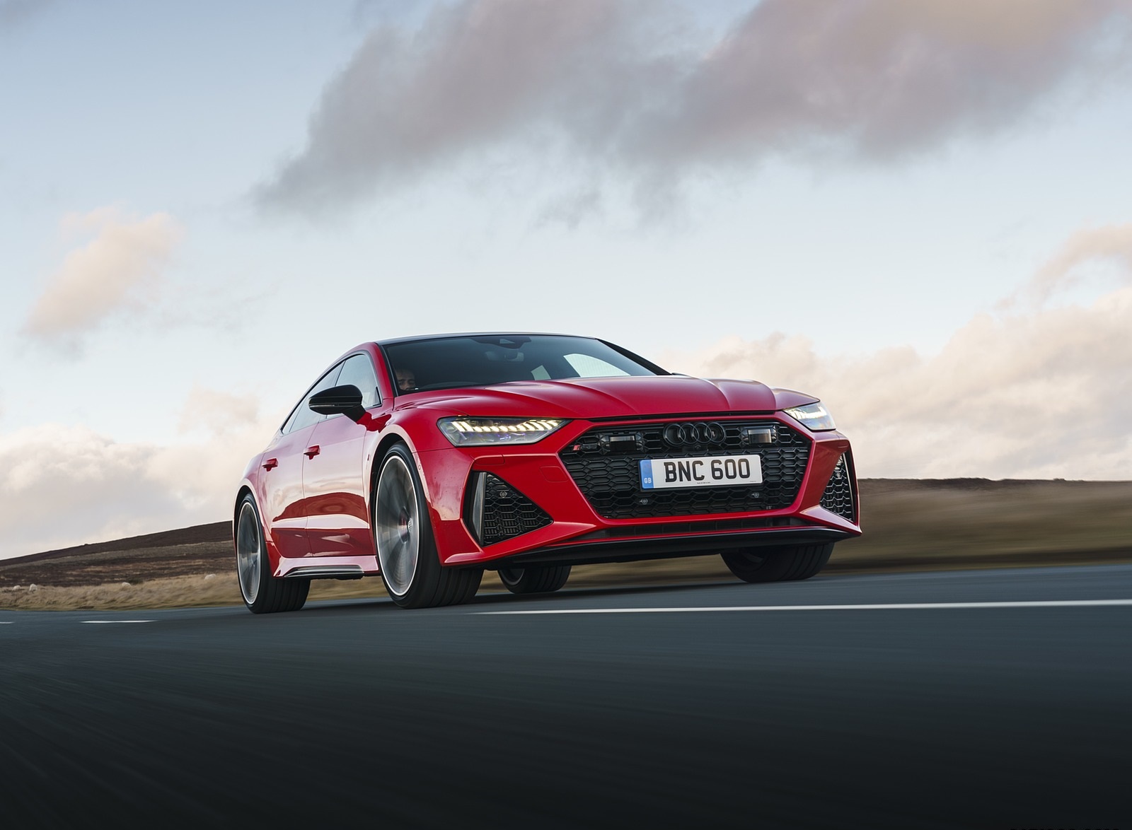 2020 Audi RS 7 Sportback (UK-Spec) Front Three-Quarter Wallpapers (6)