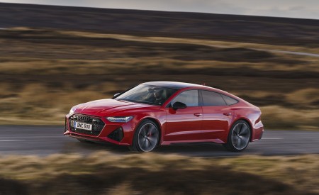 2020 Audi RS 7 Sportback (UK-Spec) Front Three-Quarter Wallpapers 450x275 (25)
