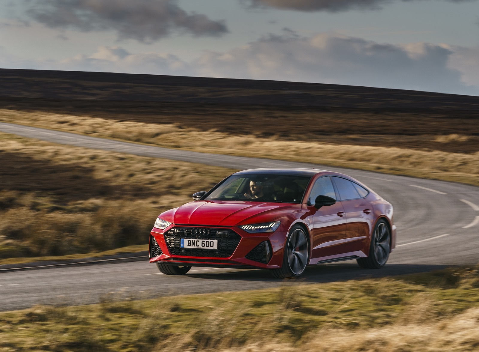2020 Audi RS 7 Sportback (UK-Spec) Front Three-Quarter Wallpapers (15)