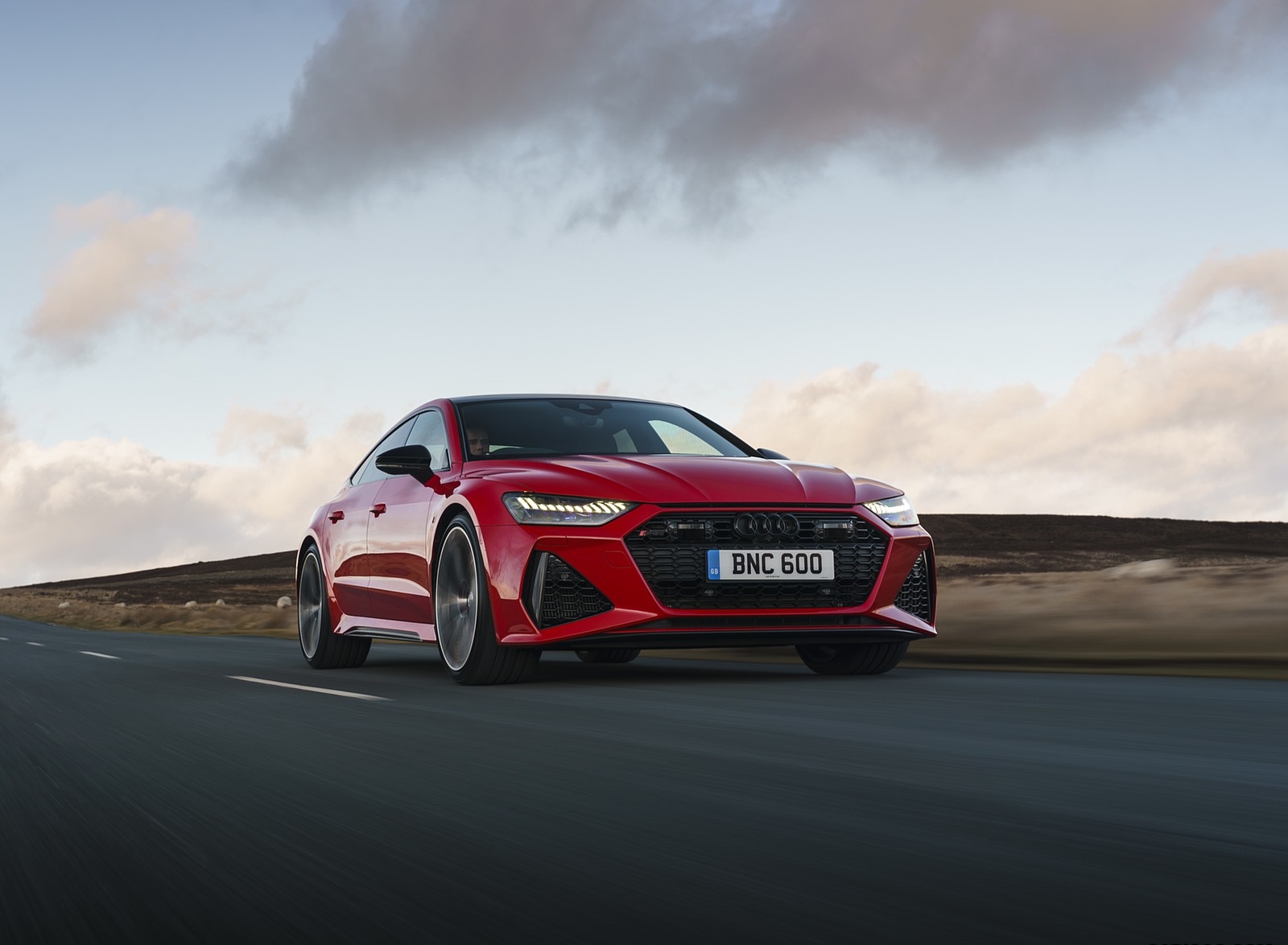 2020 Audi RS 7 Sportback (UK-Spec) Front Three-Quarter Wallpapers (7)