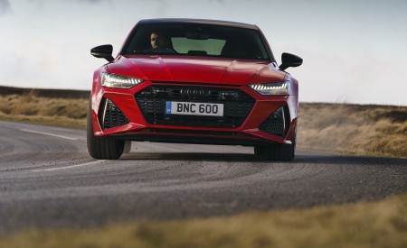 2020 Audi RS 7 Sportback (UK-Spec) Front Wallpapers 450x275 (27)