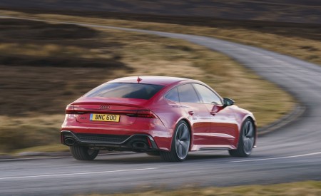 2020 Audi RS 7 Sportback (UK-Spec) Rear Three-Quarter Wallpapers 450x275 (31)