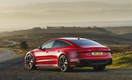 2020 Audi RS 7 Sportback (UK-Spec) Rear Three-Quarter Wallpapers 450x275 (46)