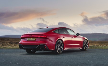 2020 Audi RS 7 Sportback (UK-Spec) Rear Three-Quarter Wallpapers 450x275 (47)