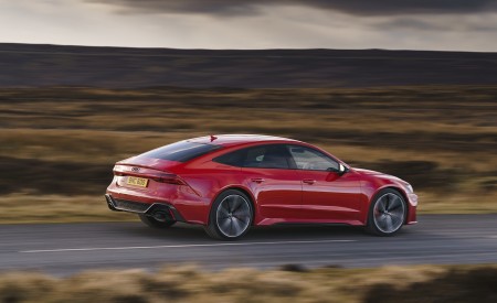 2020 Audi RS 7 Sportback (UK-Spec) Rear Three-Quarter Wallpapers 450x275 (11)