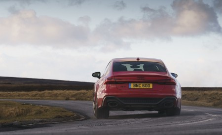 2020 Audi RS 7 Sportback (UK-Spec) Rear Wallpapers 450x275 (34)